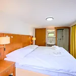Gaestehaus Dorfschmiede Aparthotel Tux