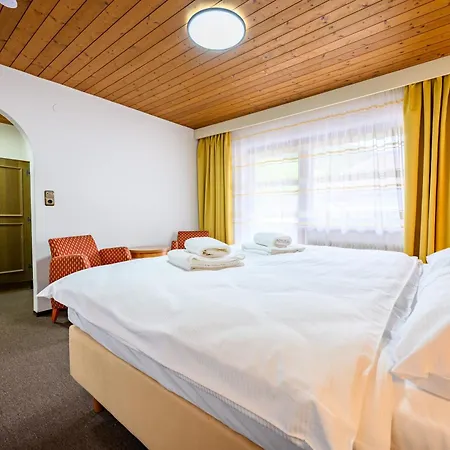 Gaestehaus Dorfschmiede Aparthotel Tux