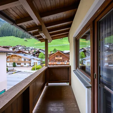 Aparthotel Gaestehaus Dorfschmiede Tux