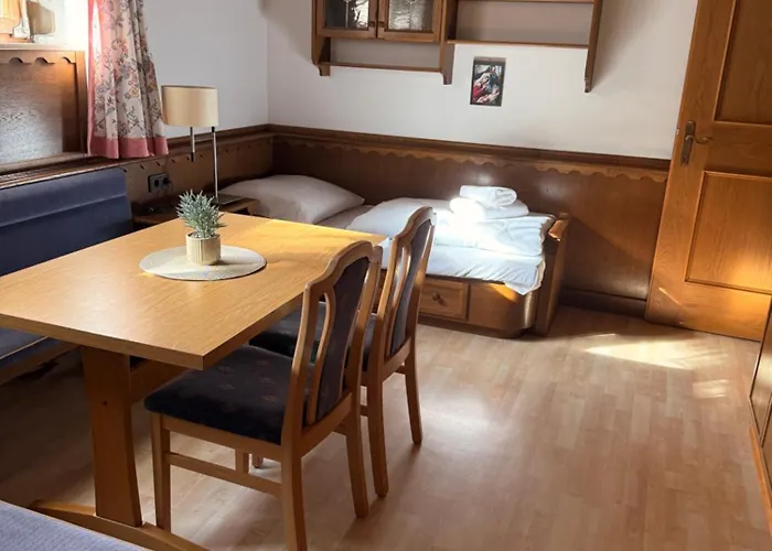 Gaestehaus Dorfschmiede Aparthotel 3*