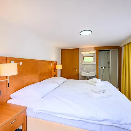 Gaestehaus Dorfschmiede Hotel apartamentowy Tux